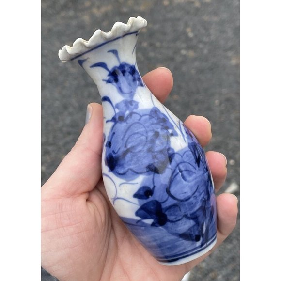 Antique Japanese Porcelain Hand Painted Blue White Ruffle Rimmed Vase Meiji 19th - Picture 9 of 14